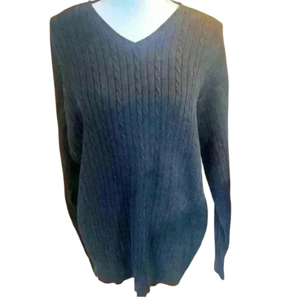 Izod Large black mens v neck sweater. Excellent condition. No imperfections - Picture 1 of 11